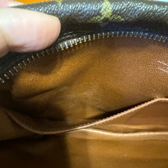 Louis Vuitton Compiegne 28 Clutch - Picture 8 of 10